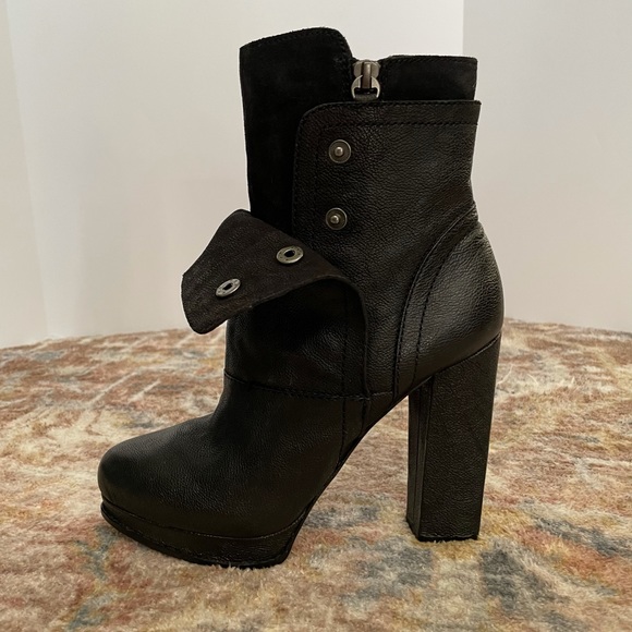 Vera Wang Marilyn Booties Black Leather EUC Size 7 - Picture 7 of 15